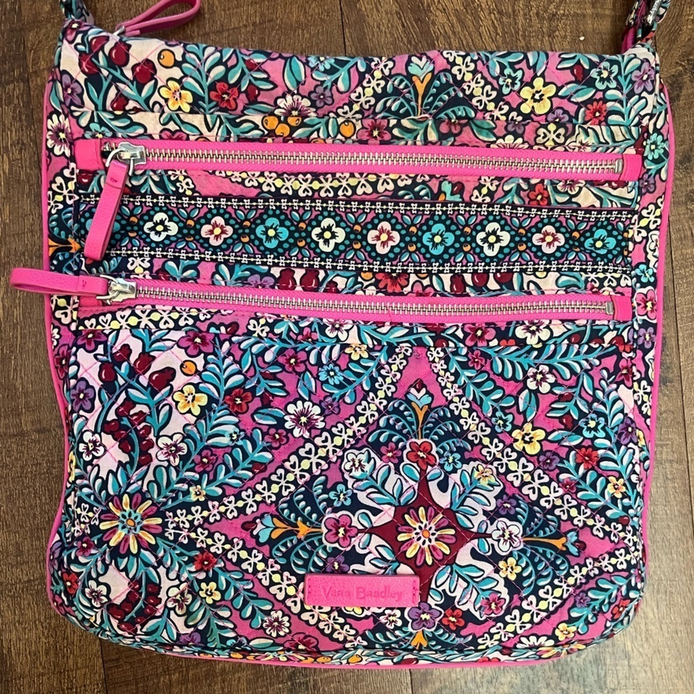 Vera Bradley women’s kaleidoscope crossbody purse bag zip closure pockets - Picture 3 of 9